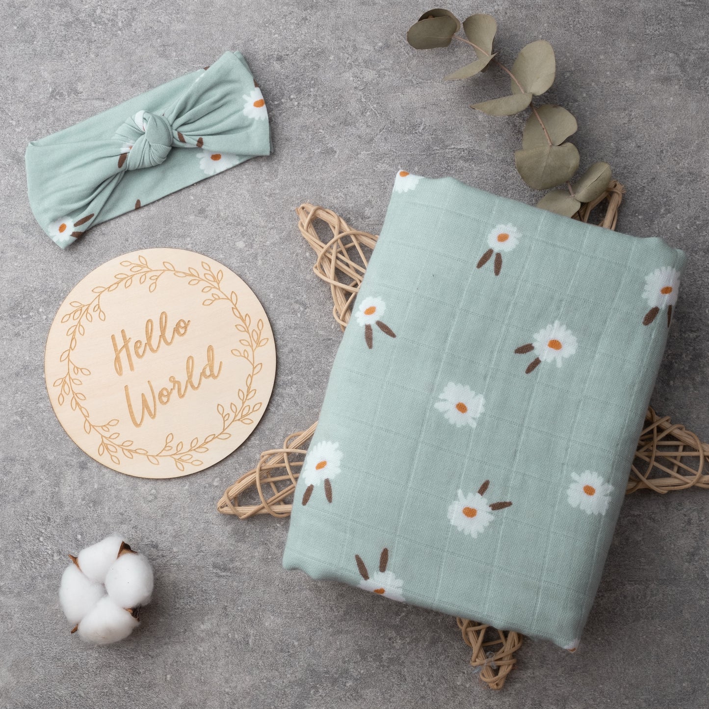 Organic Muslin Swaddle Set with Matching Bow, White Daisy