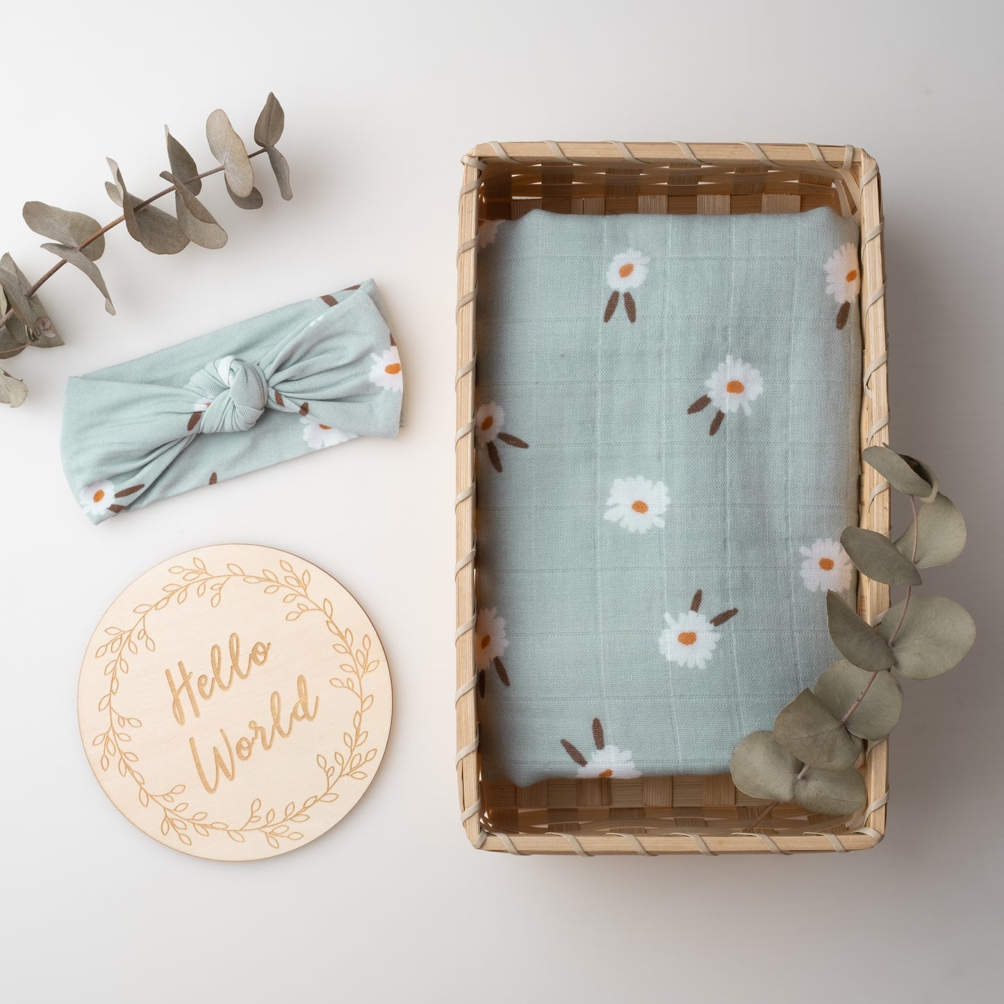 Organic Muslin Swaddle Set with Matching Bow, White Daisy
