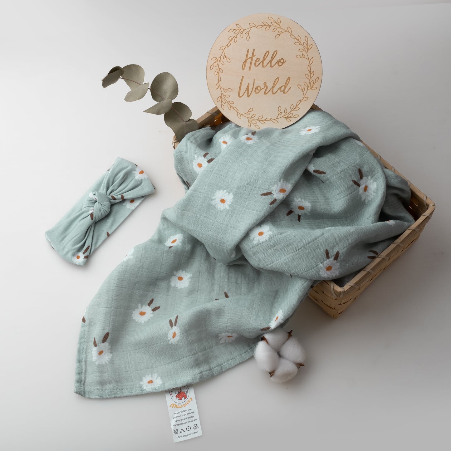 Organic Muslin Swaddle Set with Matching Bow, White Daisy