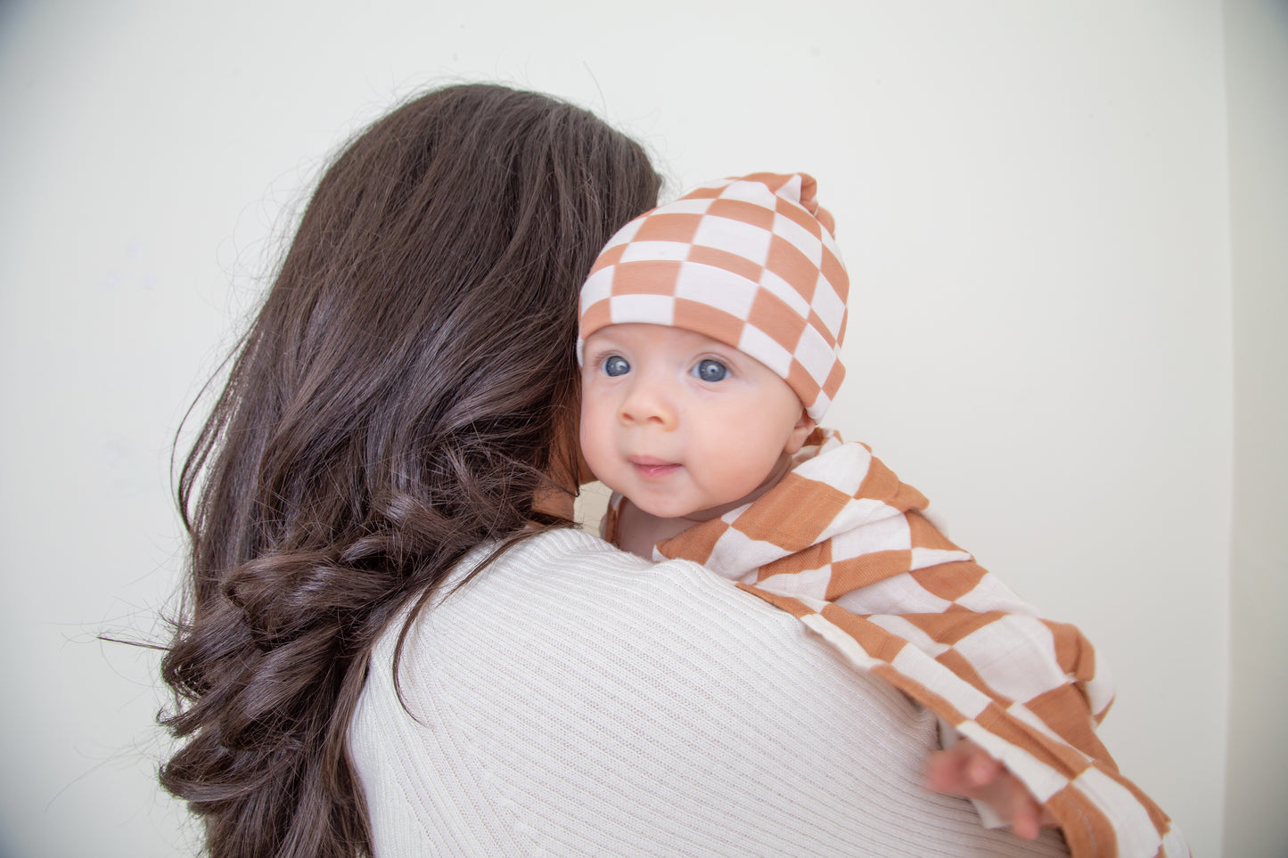 Organic Muslin Swaddle Set with Matching Beanie and Bow, Checkered Latte