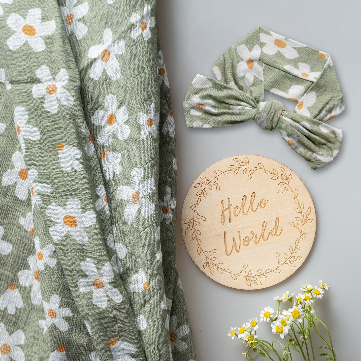 Organic Muslin Swaddle Set with Matching Bow, Daisy